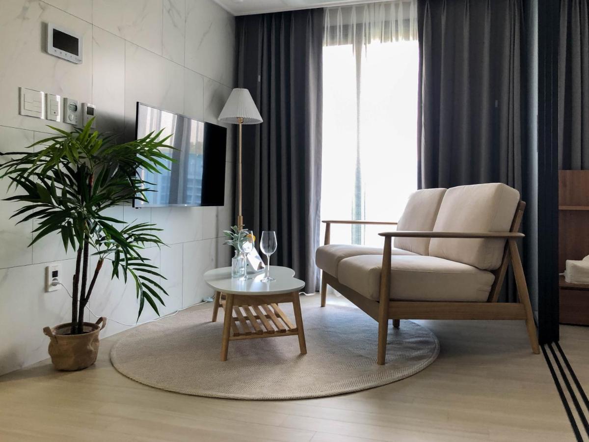 Apartment Urbanstay Airport *